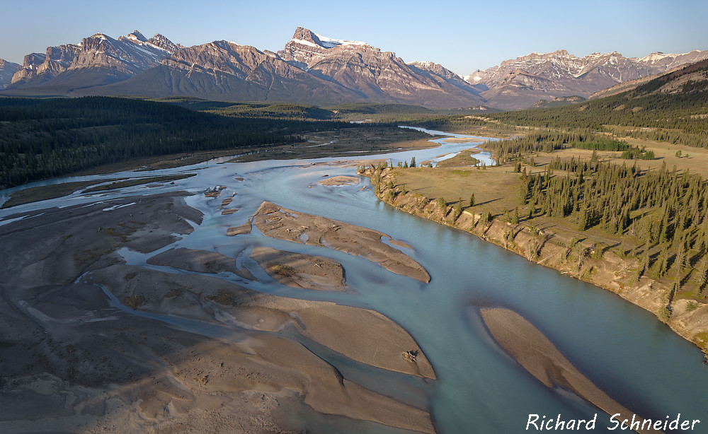 This image of the North Saskatchewan River illustrates the use of leading lines to draw the viewer into the photo